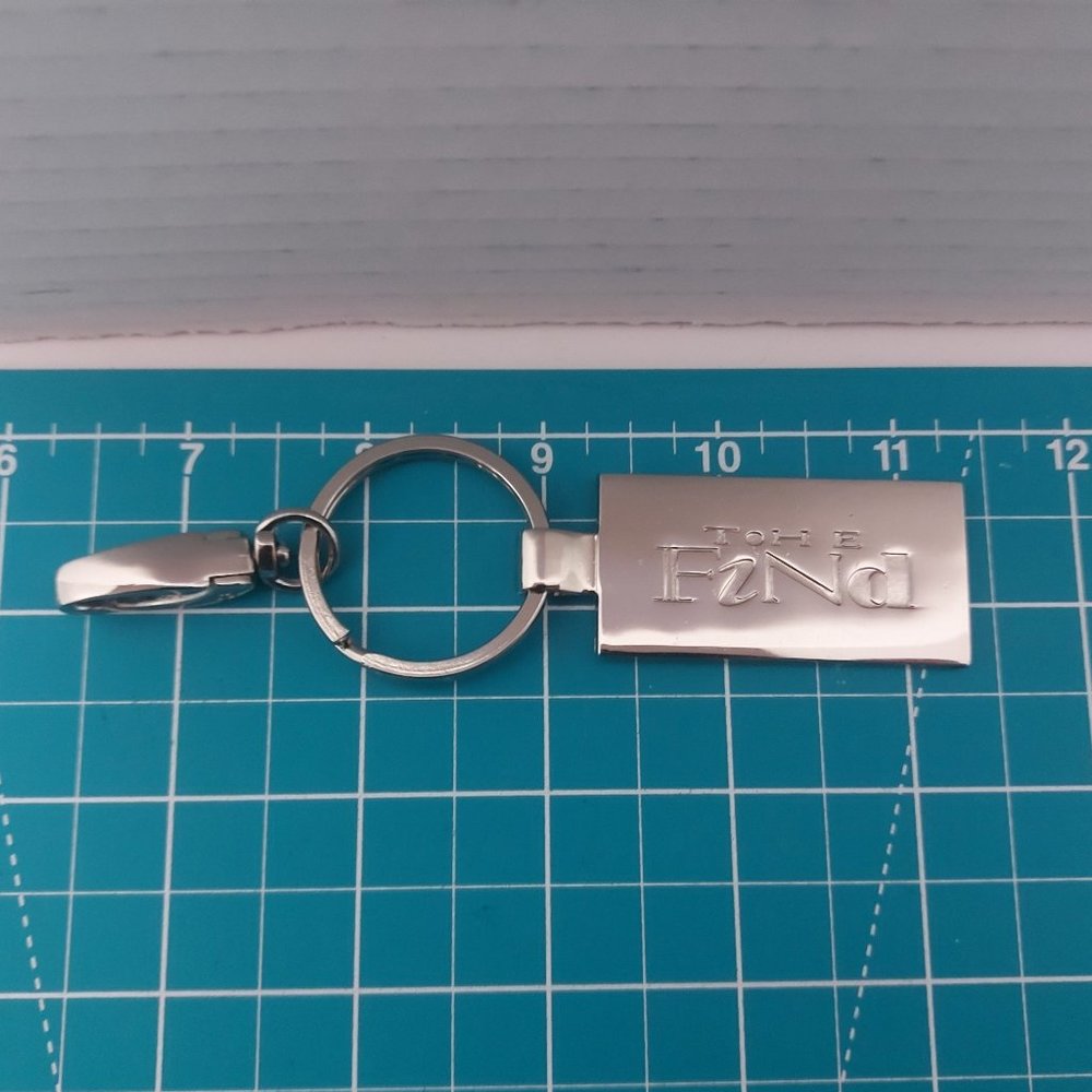 THE FIND SOLID BAG CHARM PURSE CHROME COLOUR RECTANGLE METAL KEYCHAIN